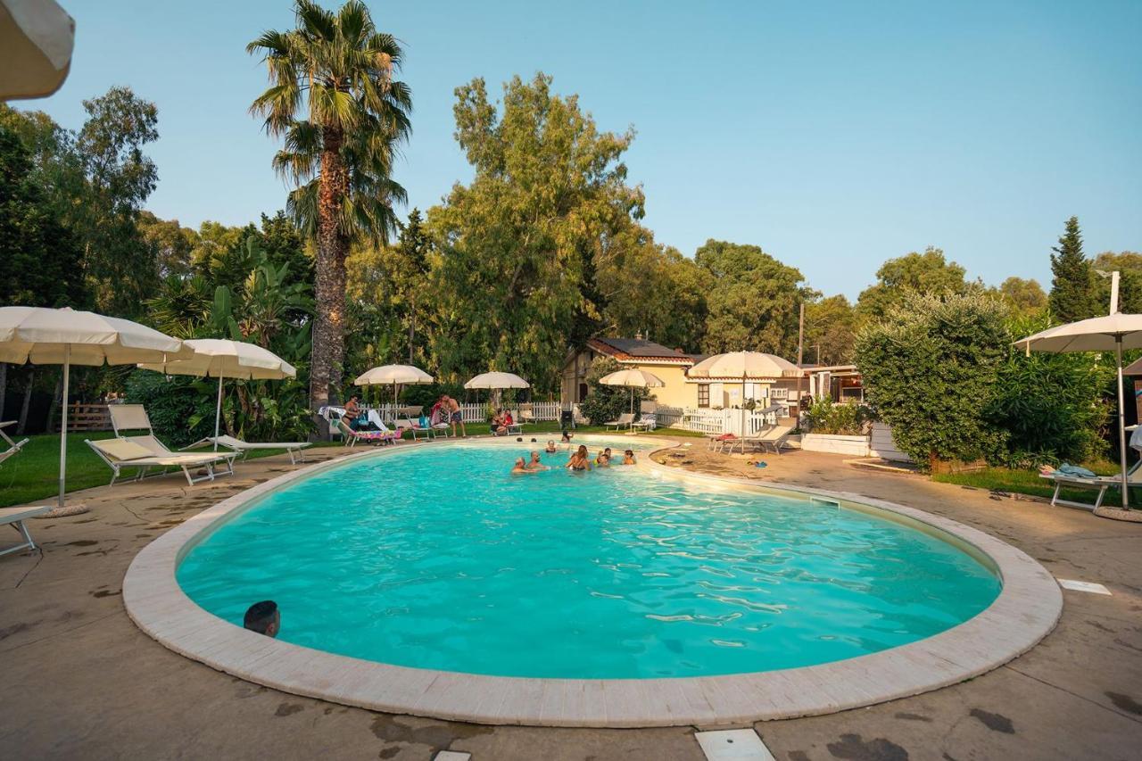 Kampaoh Flumendosa Hotel Santa Margherita di Pula Buitenkant foto